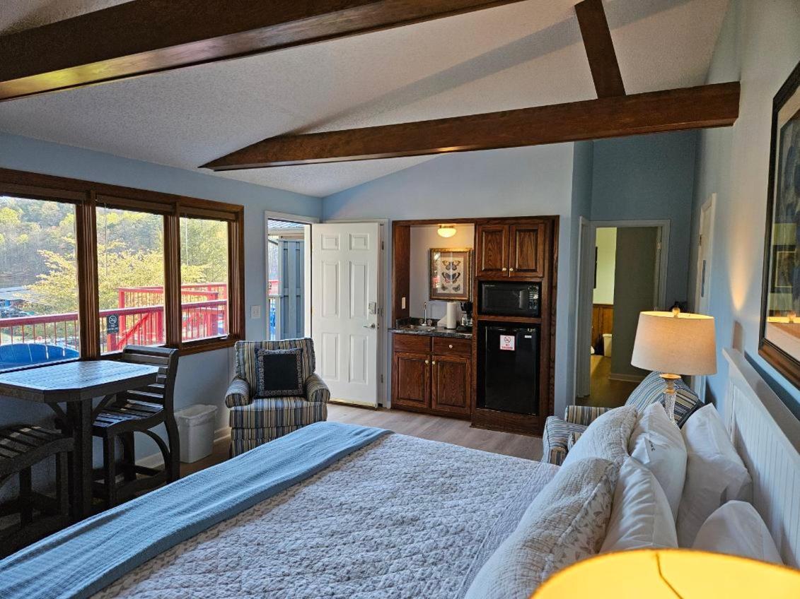 Boundary Waters Resort & Marina 히와세이 외부 사진